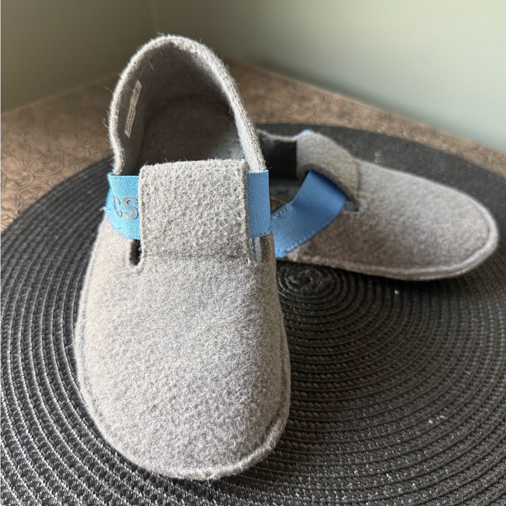 Crocs moccasins, house shoes, size 11 little kids